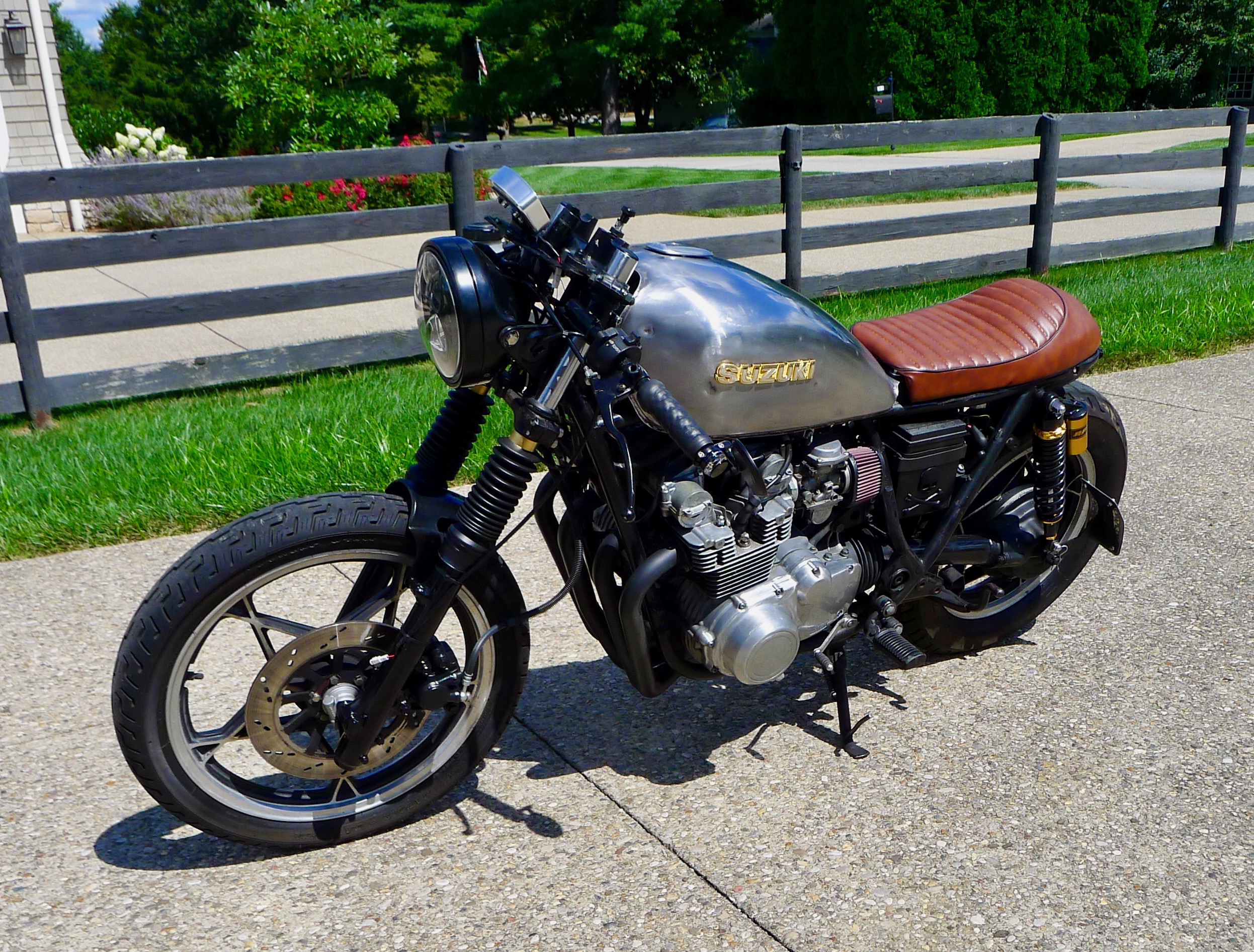 Suzuki cafe racer